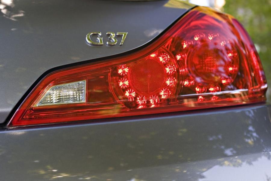  Infiniti G37 IPL Coupe 2011 года  (фото 46 из 51)